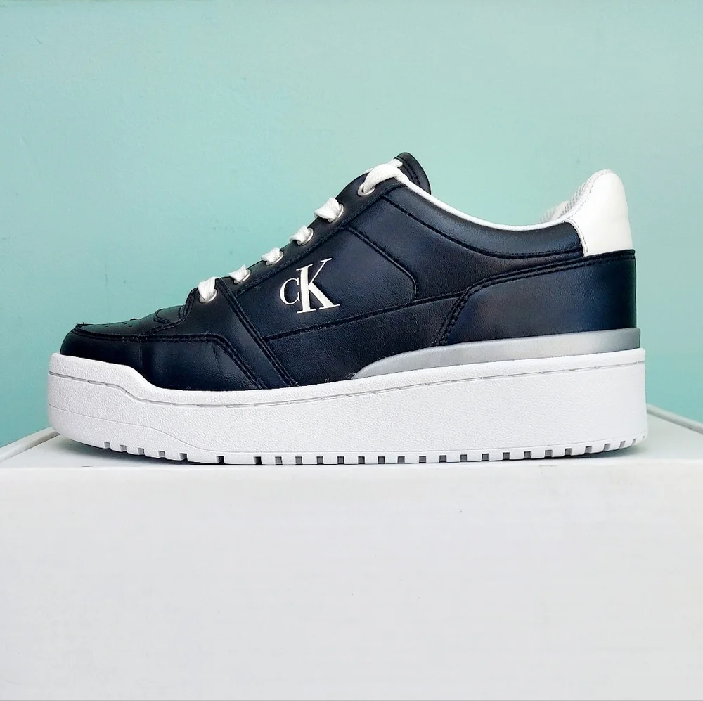 Calvin Klein Women's Calondra Black & White Platform Low Top Sneakers Y2K Chunky